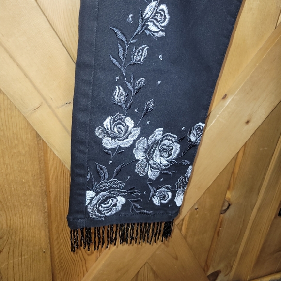 HSN Diane Gilman  Skinny BLACK JEAN DG2 Floral Embroidery Bead Fringe size 1 New - Picture 2 of 8